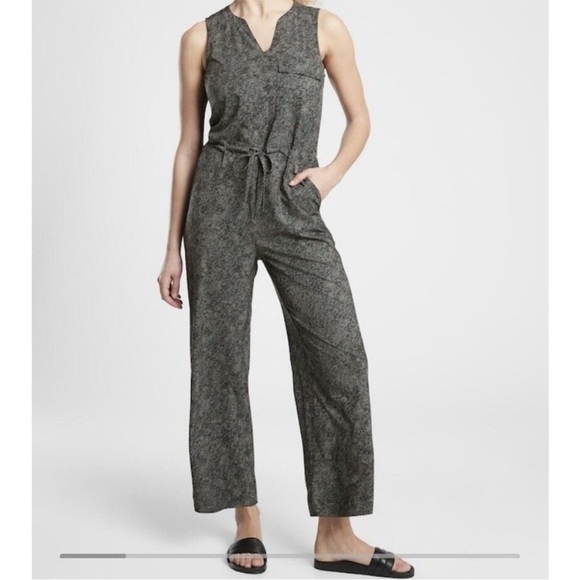 Athleta Pants - Athleta Topanga Printed Jumpsuit in Viper Black Size XS Lightweight Pockets